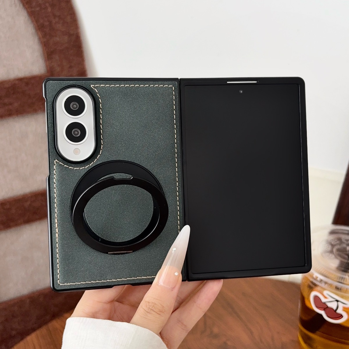 Luksusowe etui na telefon ze s – Magnetic Charging Stand recenzja i cena